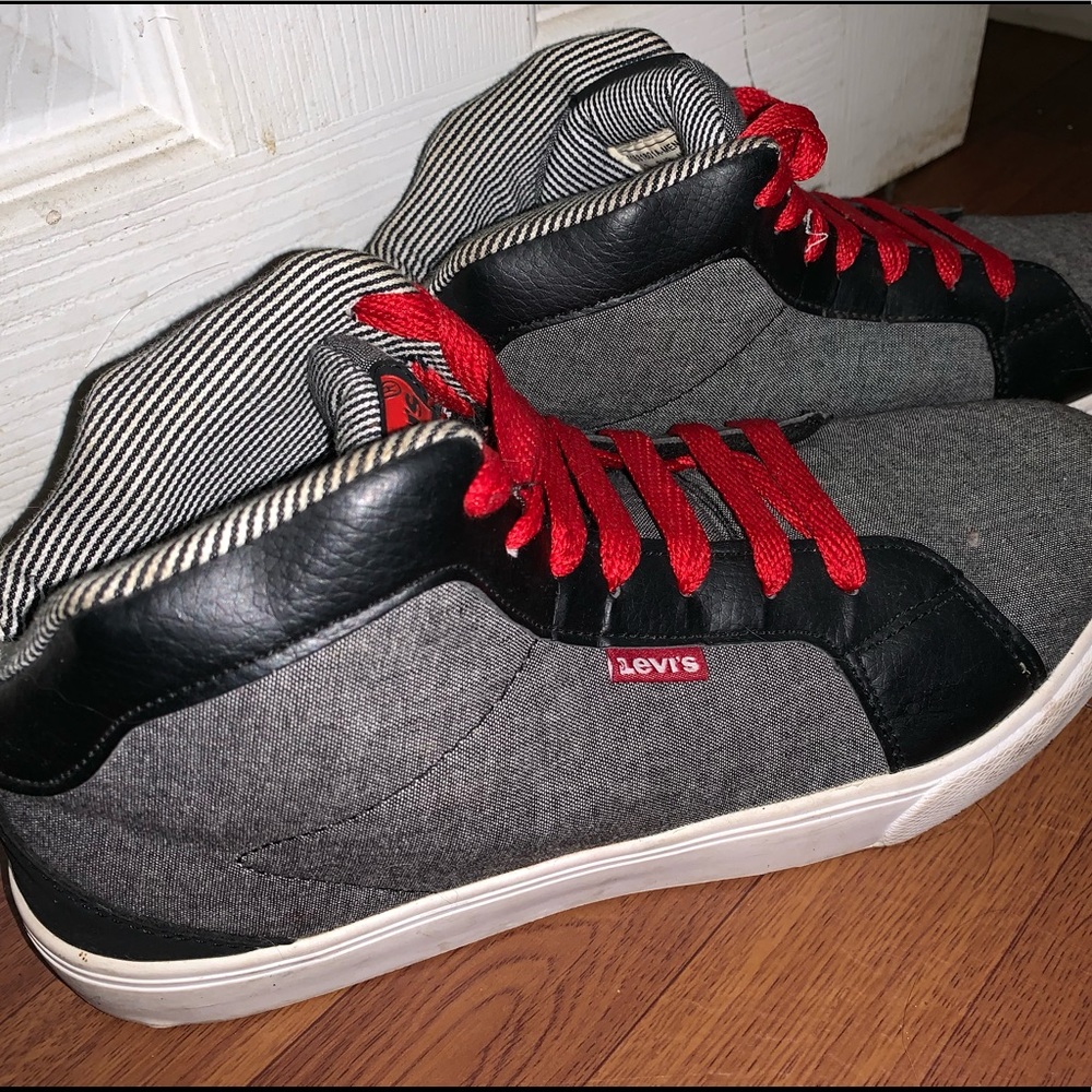 pair of black and red Levi’s
